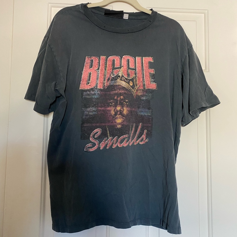 BIGGIE SMALLS  DISTRESSED GRAPHIC TEE